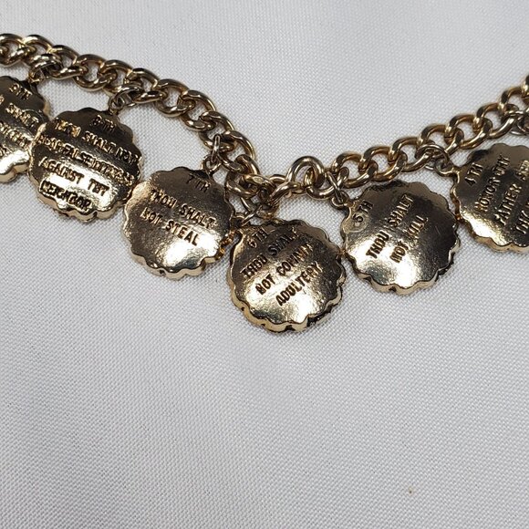 10 Ten Commandments Charm Bracelet From 1960s 7in Heavy Chain Vintage - Picture 14 of 15